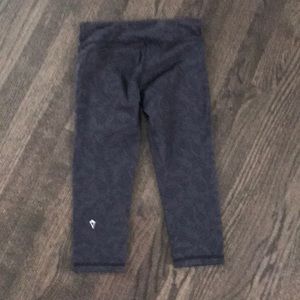 Ivivva capris black w pattern